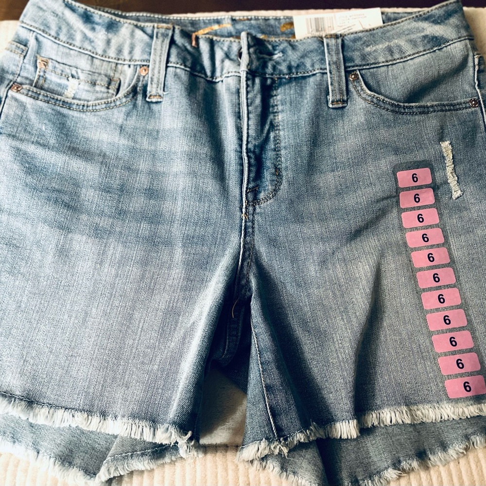 SEVEN7 - relaxed denim weekend shorts -NWT